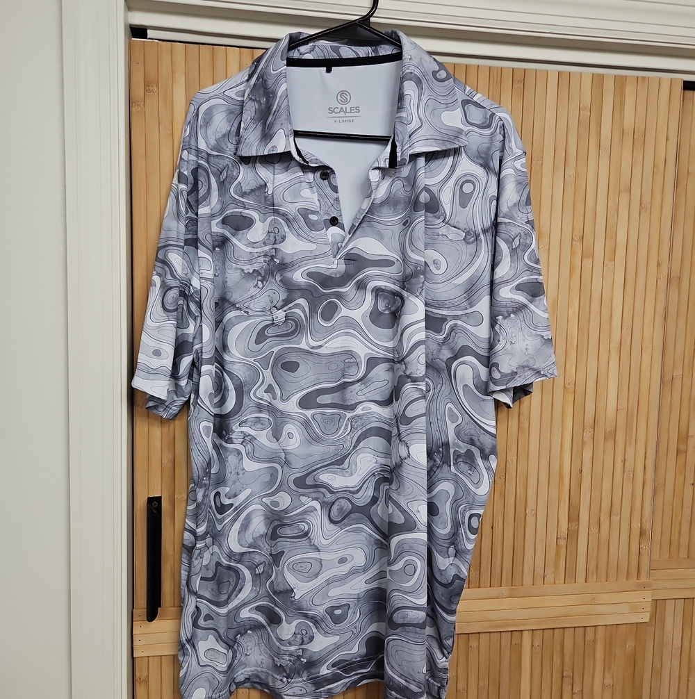 SCALES Men's Gray & White Topo Polo